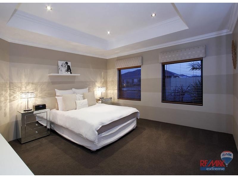 38 Hampshire Drive, Jindalee WA 6036