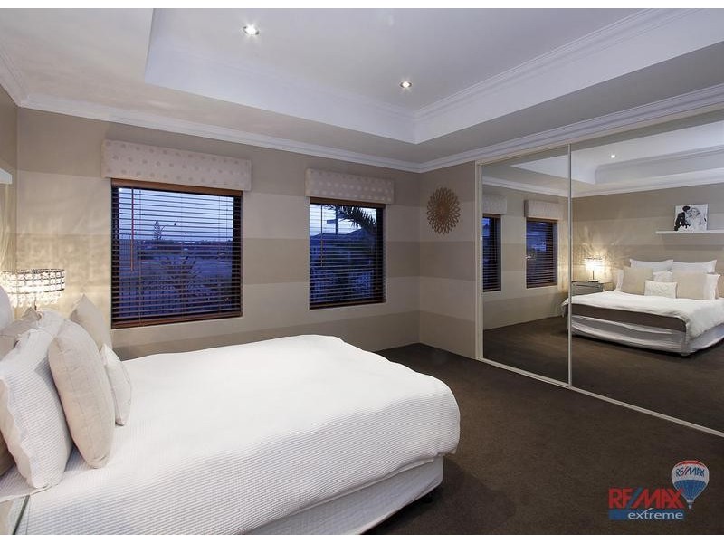 38 Hampshire Drive, Jindalee WA 6036