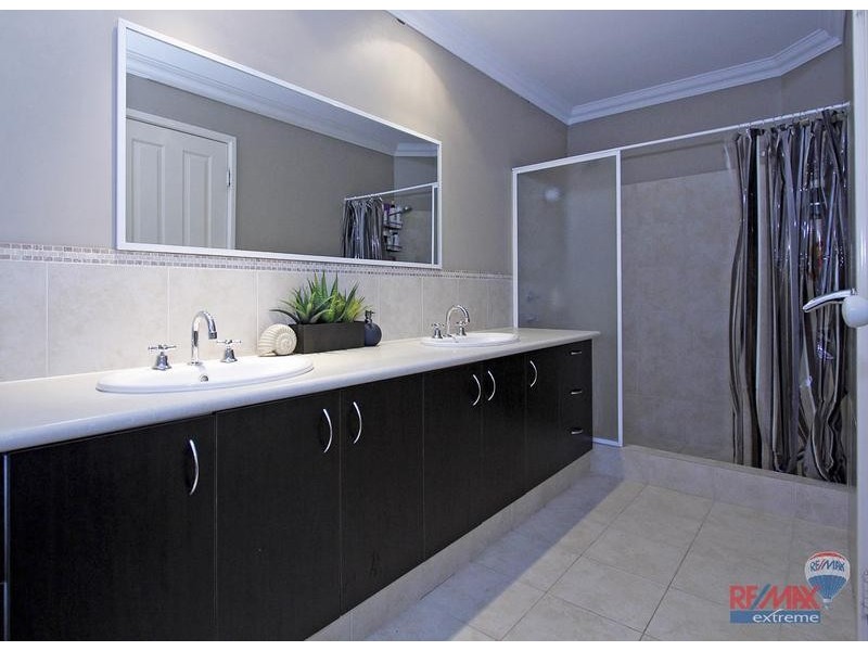 38 Hampshire Drive, Jindalee WA 6036