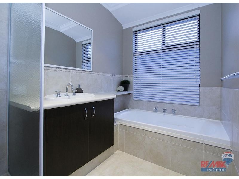 38 Hampshire Drive, Jindalee WA 6036