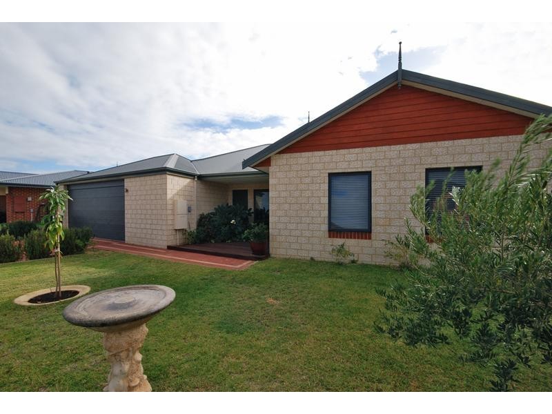 24 Litchfield Crescent, Carramar WA 6031