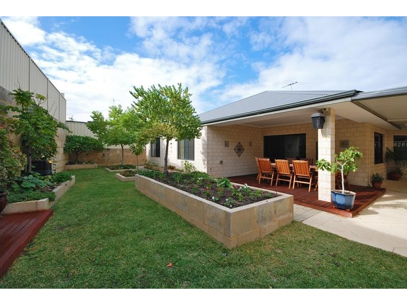 24 Litchfield Crescent, Carramar WA 6031