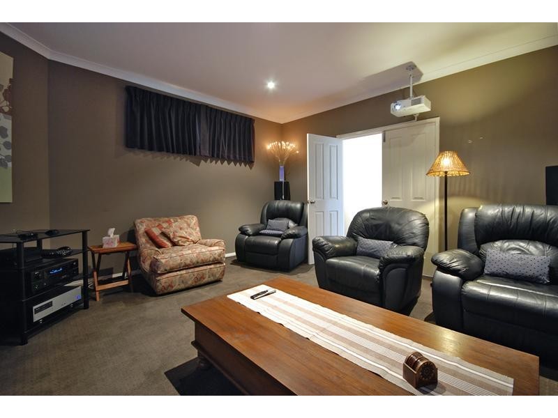 24 Litchfield Crescent, Carramar WA 6031