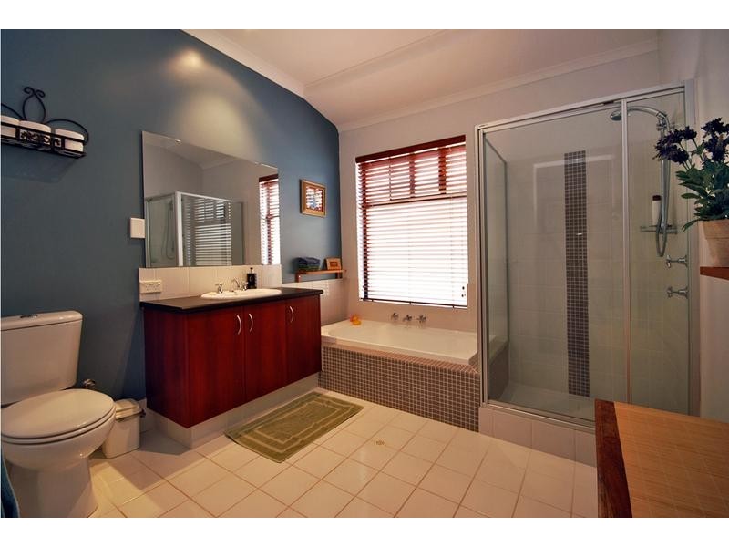 24 Litchfield Crescent, Carramar WA 6031