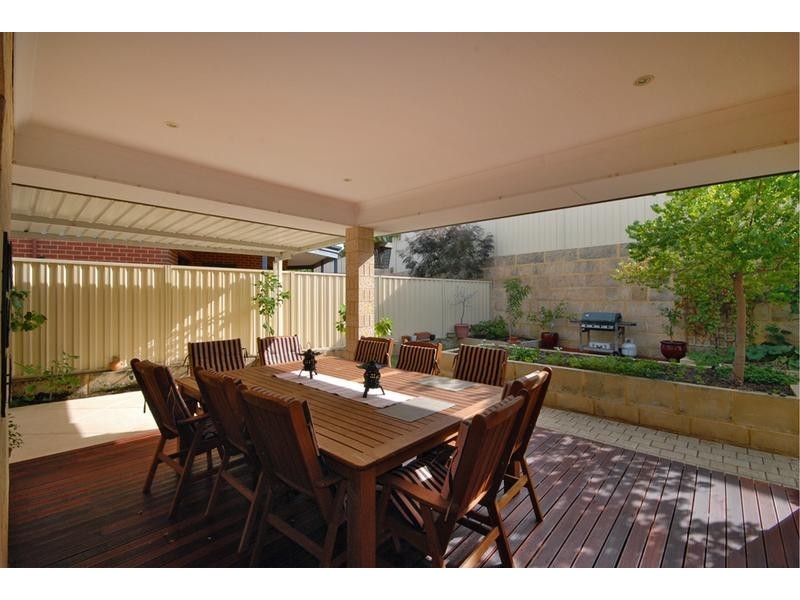 24 Litchfield Crescent, Carramar WA 6031