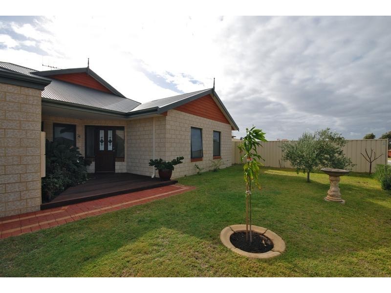 24 Litchfield Crescent, Carramar WA 6031