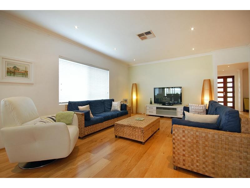 2 Zeppelin Way, Tapping WA 6065