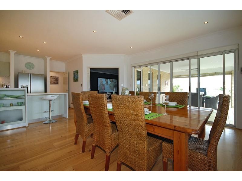 2 Zeppelin Way, Tapping WA 6065