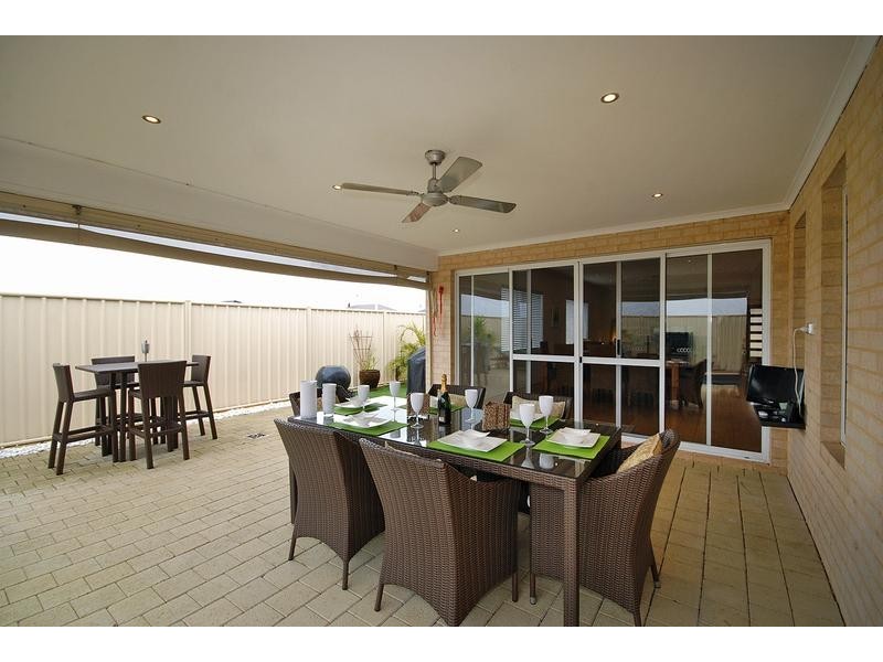 2 Zeppelin Way, Tapping WA 6065