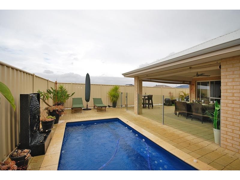 2 Zeppelin Way, Tapping WA 6065