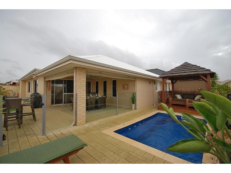 2 Zeppelin Way, Tapping WA 6065