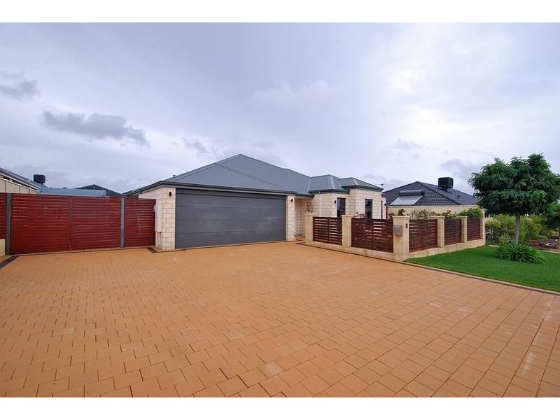 4 Coolidge Gardens, Tapping WA 6065