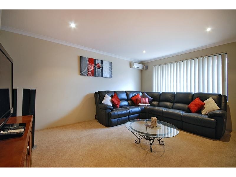 4 Coolidge Gardens, Tapping WA 6065