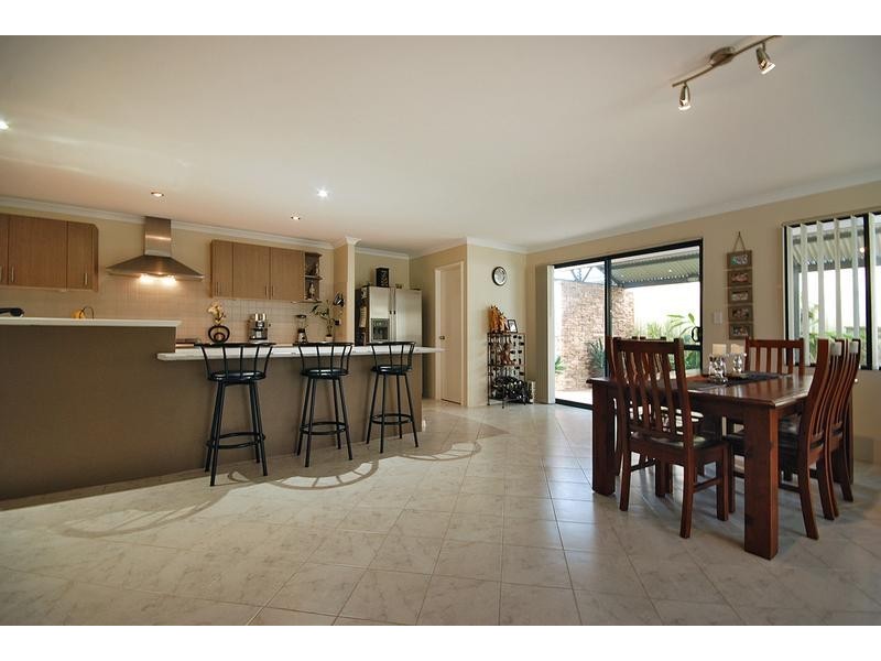 4 Coolidge Gardens, Tapping WA 6065