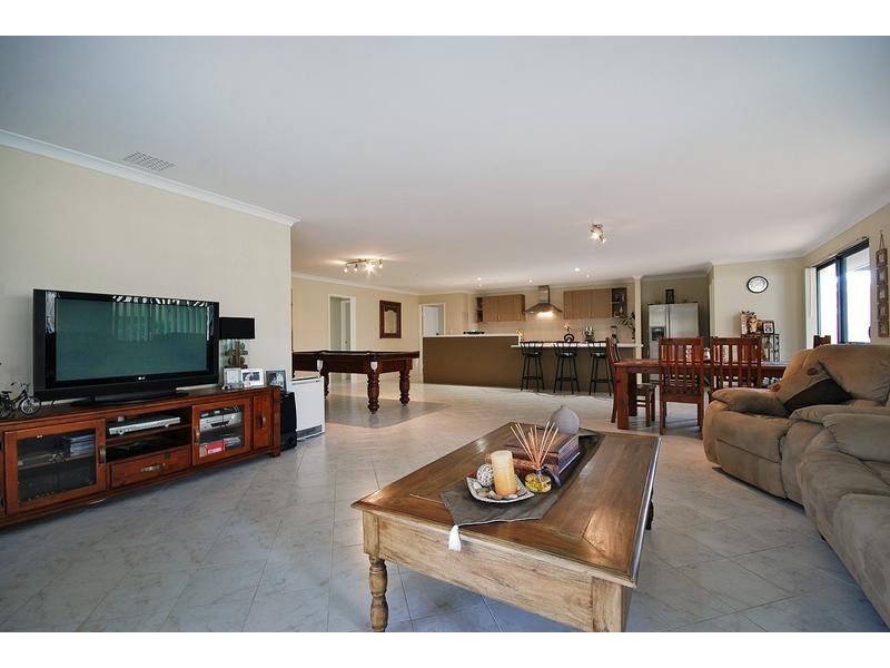 4 Coolidge Gardens, Tapping WA 6065