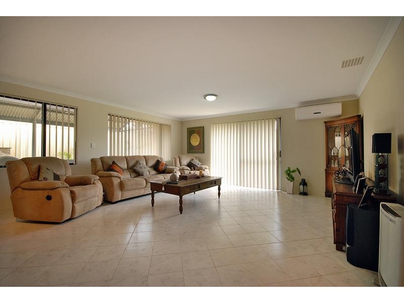 4 Coolidge Gardens, Tapping WA 6065