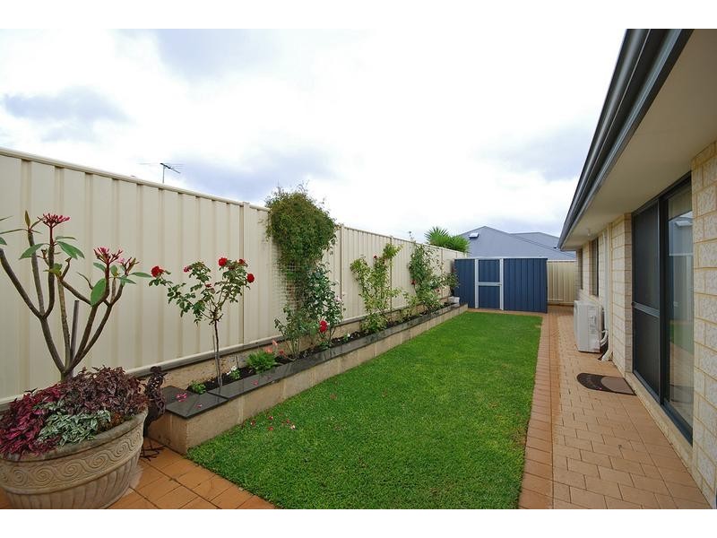 4 Coolidge Gardens, Tapping WA 6065