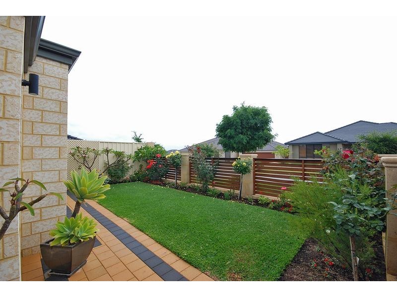 4 Coolidge Gardens, Tapping WA 6065