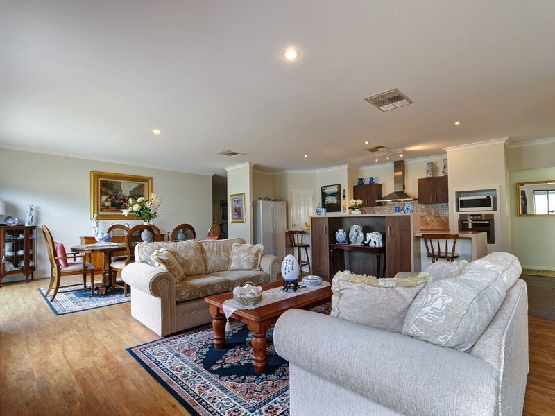 16 Higginsville Parade, Pearsall WA 6065