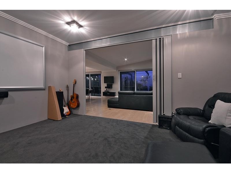 17 Belhaven Tce, Quinns Rocks WA 6030