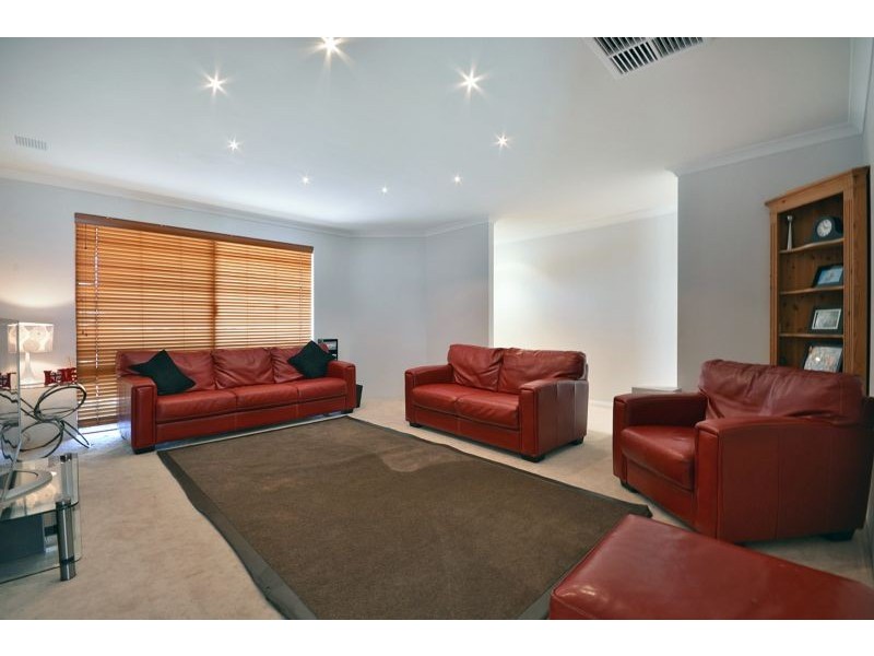 88 St Stephens Crescent, Tapping WA 6065