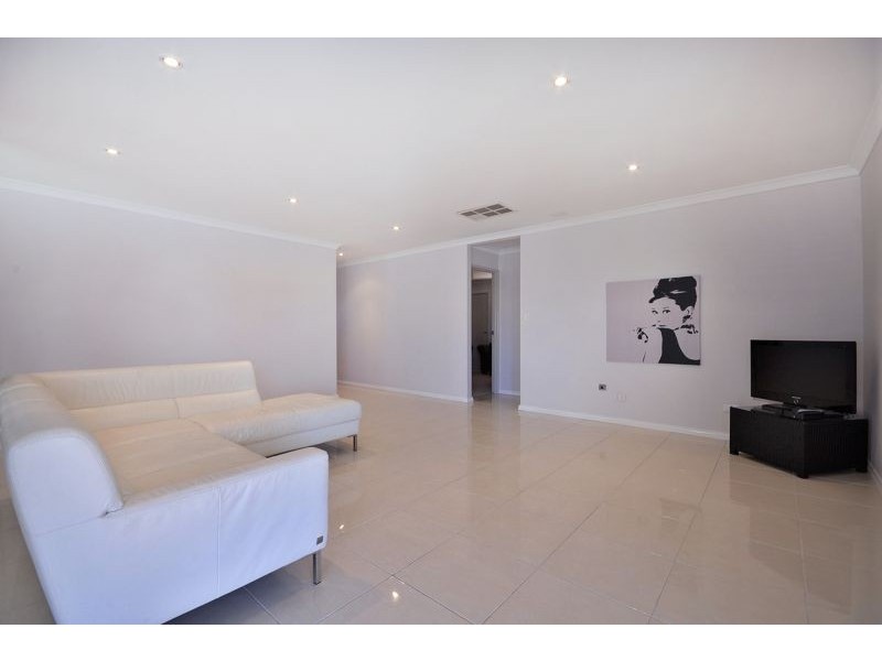 88 St Stephens Crescent, Tapping WA 6065