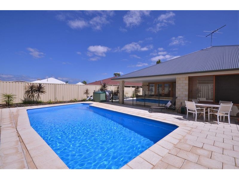 88 St Stephens Crescent, Tapping WA 6065
