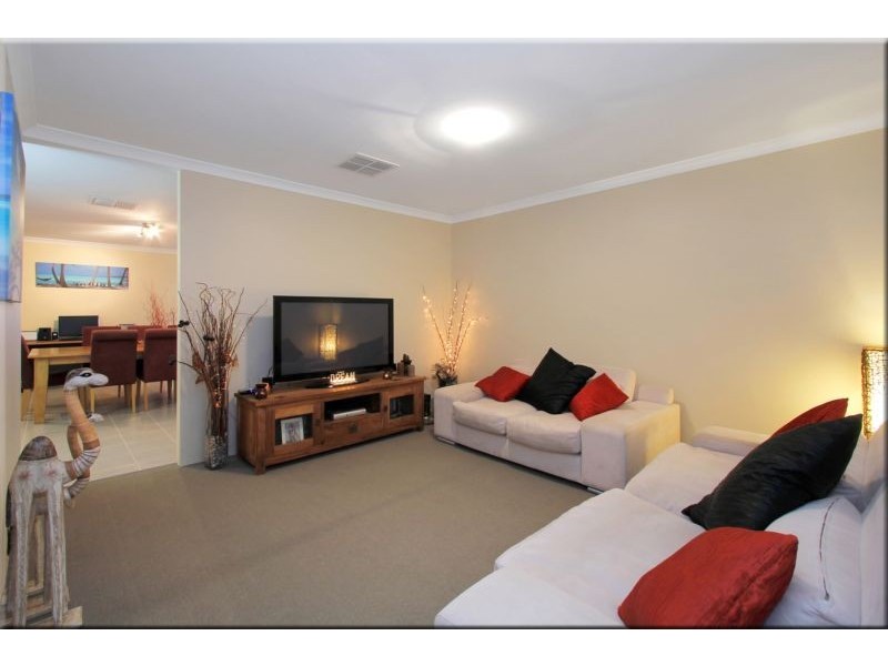 11 Oxted Link, Butler WA 6036