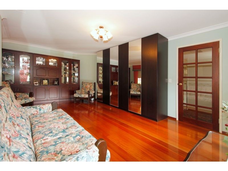 15 Greenock Gardens, Kinross WA 6028