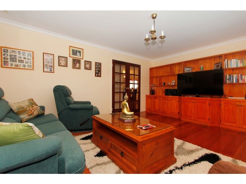 15 Greenock Gardens, Kinross WA 6028