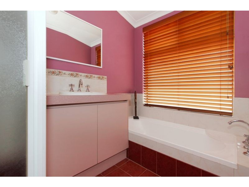 15 Greenock Gardens, Kinross WA 6028