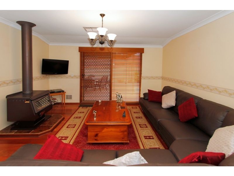 15 Greenock Gardens, Kinross WA 6028