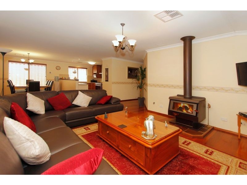 15 Greenock Gardens, Kinross WA 6028