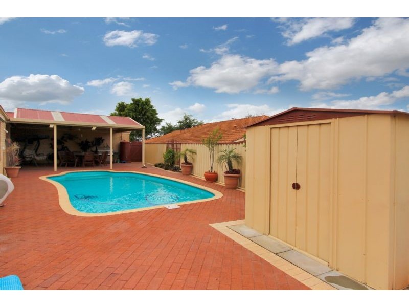 15 Greenock Gardens, Kinross WA 6028