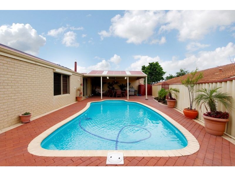 15 Greenock Gardens, Kinross WA 6028