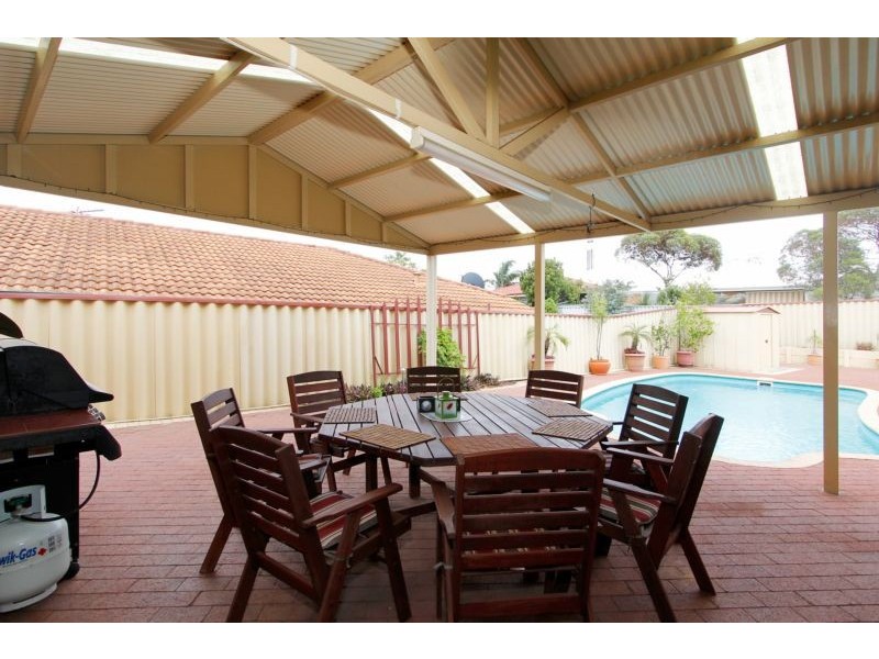 15 Greenock Gardens, Kinross WA 6028