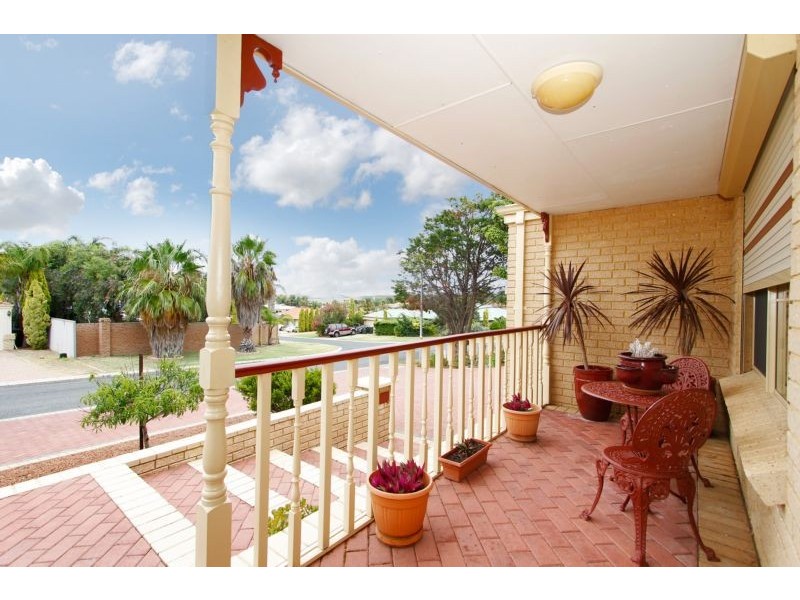 15 Greenock Gardens, Kinross WA 6028