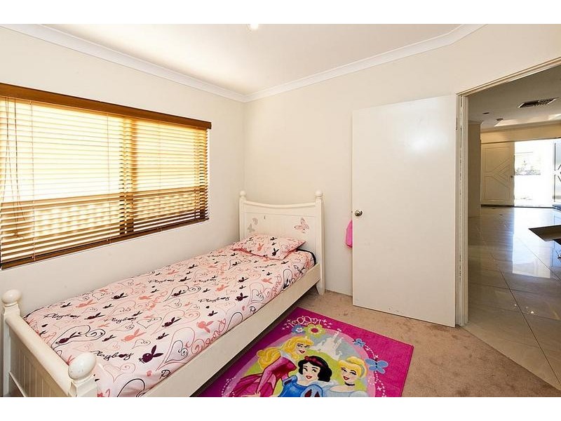 32 Linto Way, Alexander Heights WA 6064