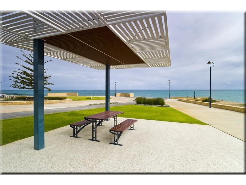 10 Yarmouth Road, Jindalee WA 6036