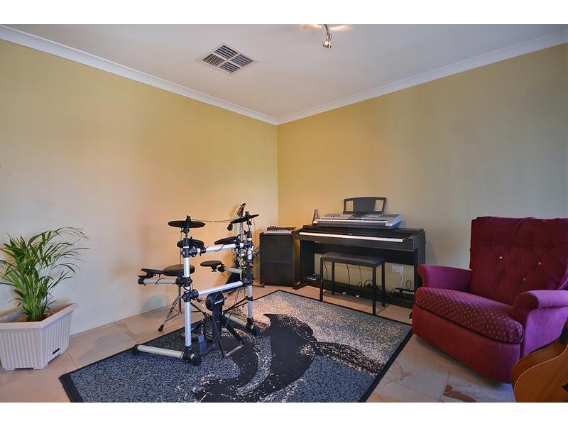 118 St Stephens Crescent, Tapping WA 6065