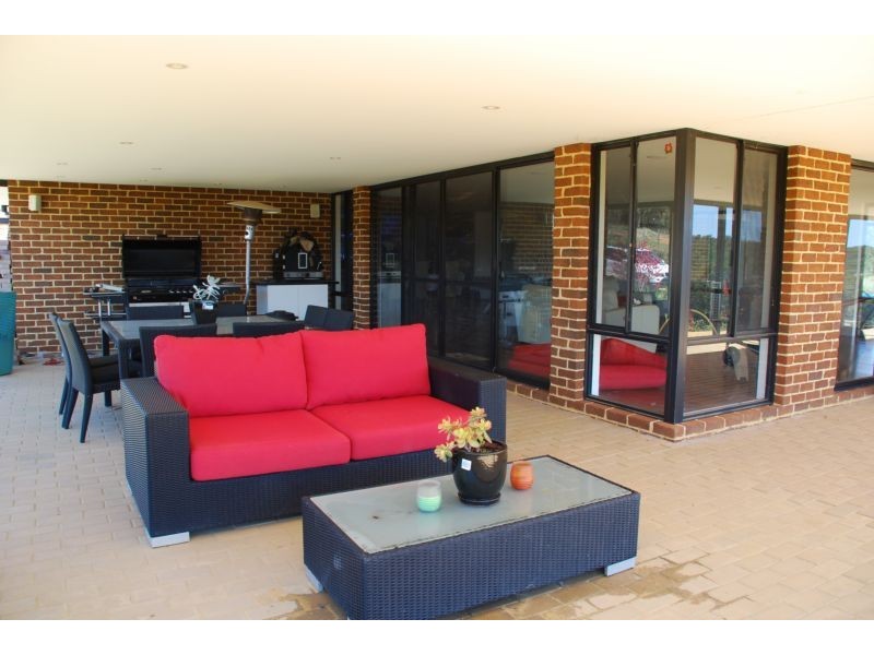 33 Wisteria Way, Chittering WA 6084