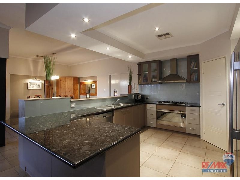 8 Bardeen Pass, Carramar WA 6031