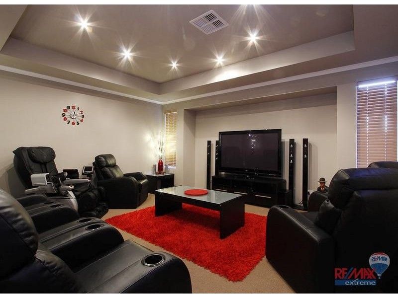 8 Bardeen Pass, Carramar WA 6031