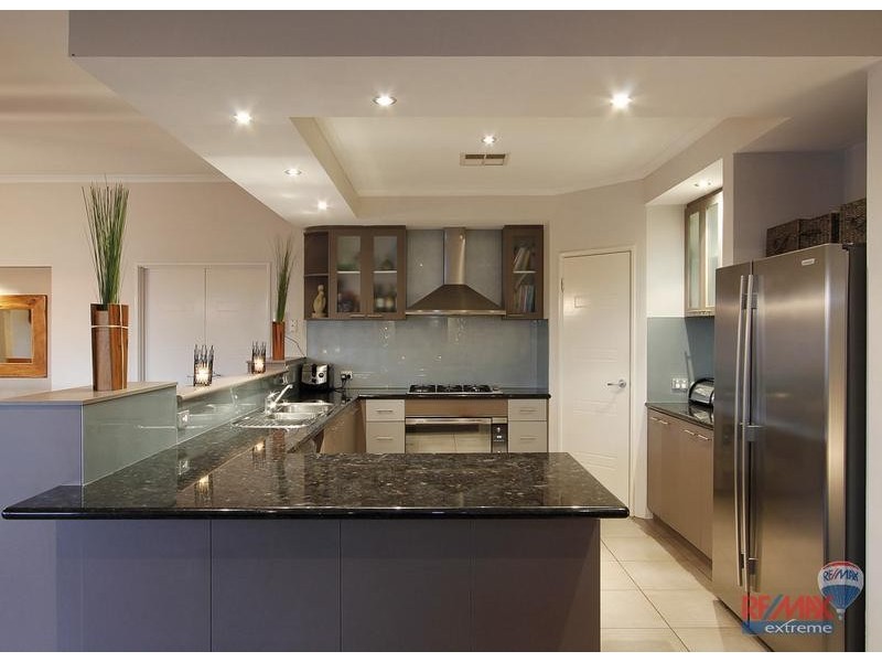 8 Bardeen Pass, Carramar WA 6031