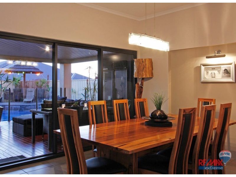 8 Bardeen Pass, Carramar WA 6031