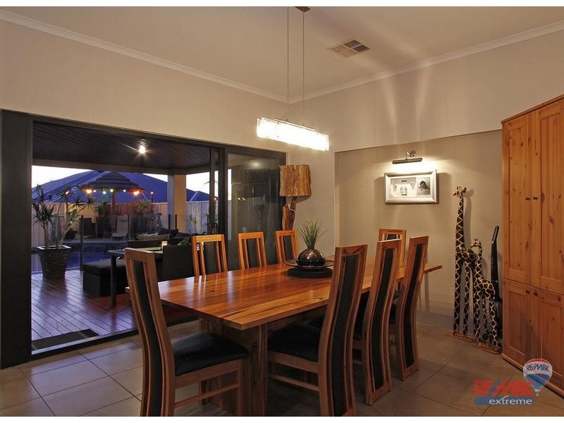 8 Bardeen Pass, Carramar WA 6031