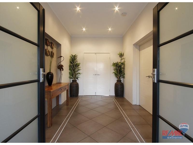 8 Bardeen Pass, Carramar WA 6031