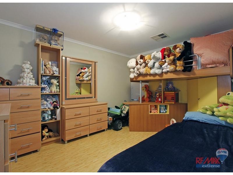 8 Bardeen Pass, Carramar WA 6031