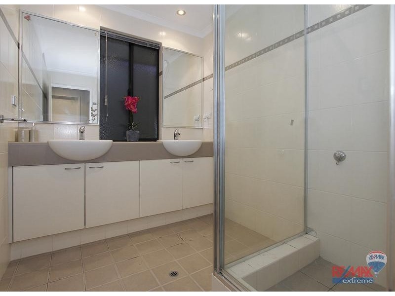 8 Bardeen Pass, Carramar WA 6031