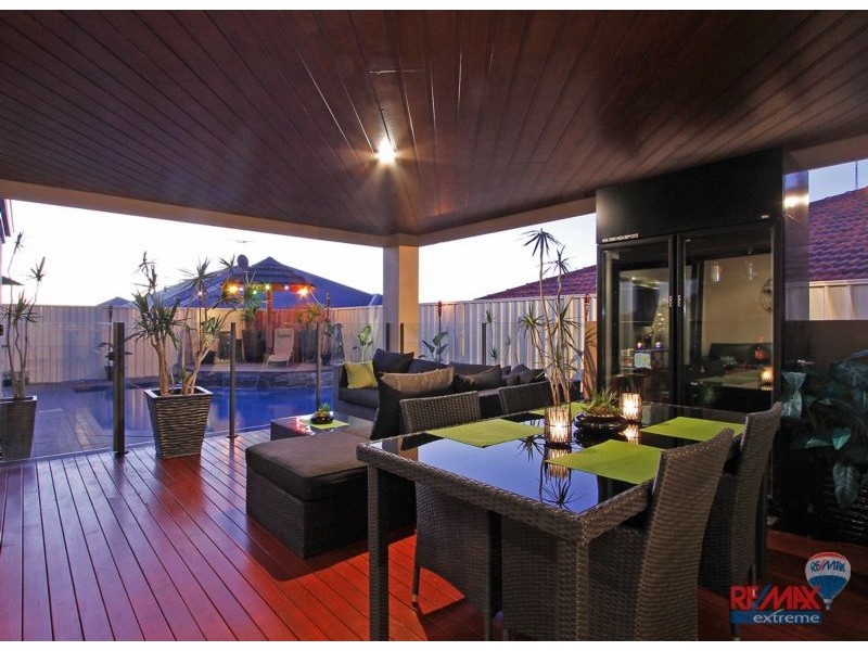 8 Bardeen Pass, Carramar WA 6031